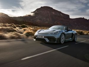 Supporting image for story: Porsche’s new 718 Spyder RS marks the end of the petrol-powered Boxster