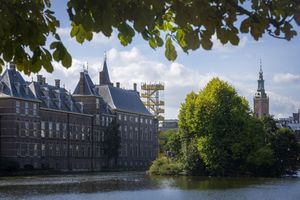 Binnenhof viewpoint at the Hofvijver. On the upper platform, at a height of 28 metres, you have a unique view of the Binnenhof and the city centre of The Hague.