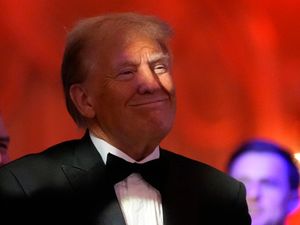 Supporting image for story: Donald Trump meets with first world leader since US election victory