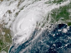 Supporting image for story: Texas officials say restoring power will take days after Hurricane Beryl