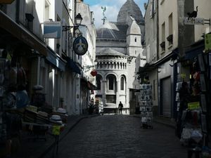 Supporting image for story: Curfew in French cities following surge in coronavirus cases