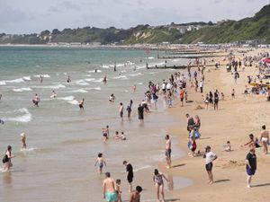 Supporting image for story: Temperatures could hit 30C on Saturday amid amber heat health alert