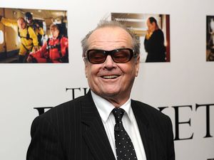 Supporting image for story: Jack Nicholson hugs LeBron James at NBA game