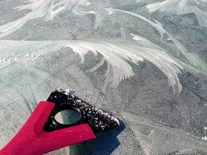 Supporting image for story: Watch the genius hack to prevent ice building up on car windscreen in freezing weather - using shaving foam