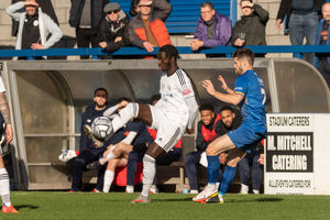 Cameron Antwi being pressured by Leamington player (Photo: Kieren Griffin Photography)