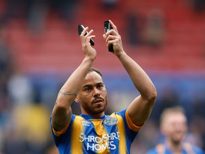 Supporting image for story: Elliott Bennett signs one-year extension at Shrewsbury Town