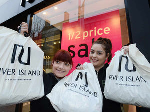 Supporting image for story: Thousands hit Midlands high streets for Boxing Day sales