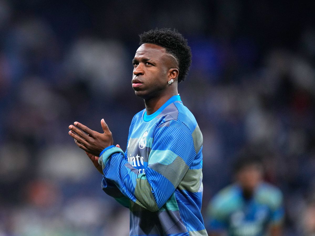 Real Madrid fans unveil banners supporting Vinicius ahead of Benfica second leg Real Madrid fans unveil banners supporting Vinicius ahead of Benfica second leg