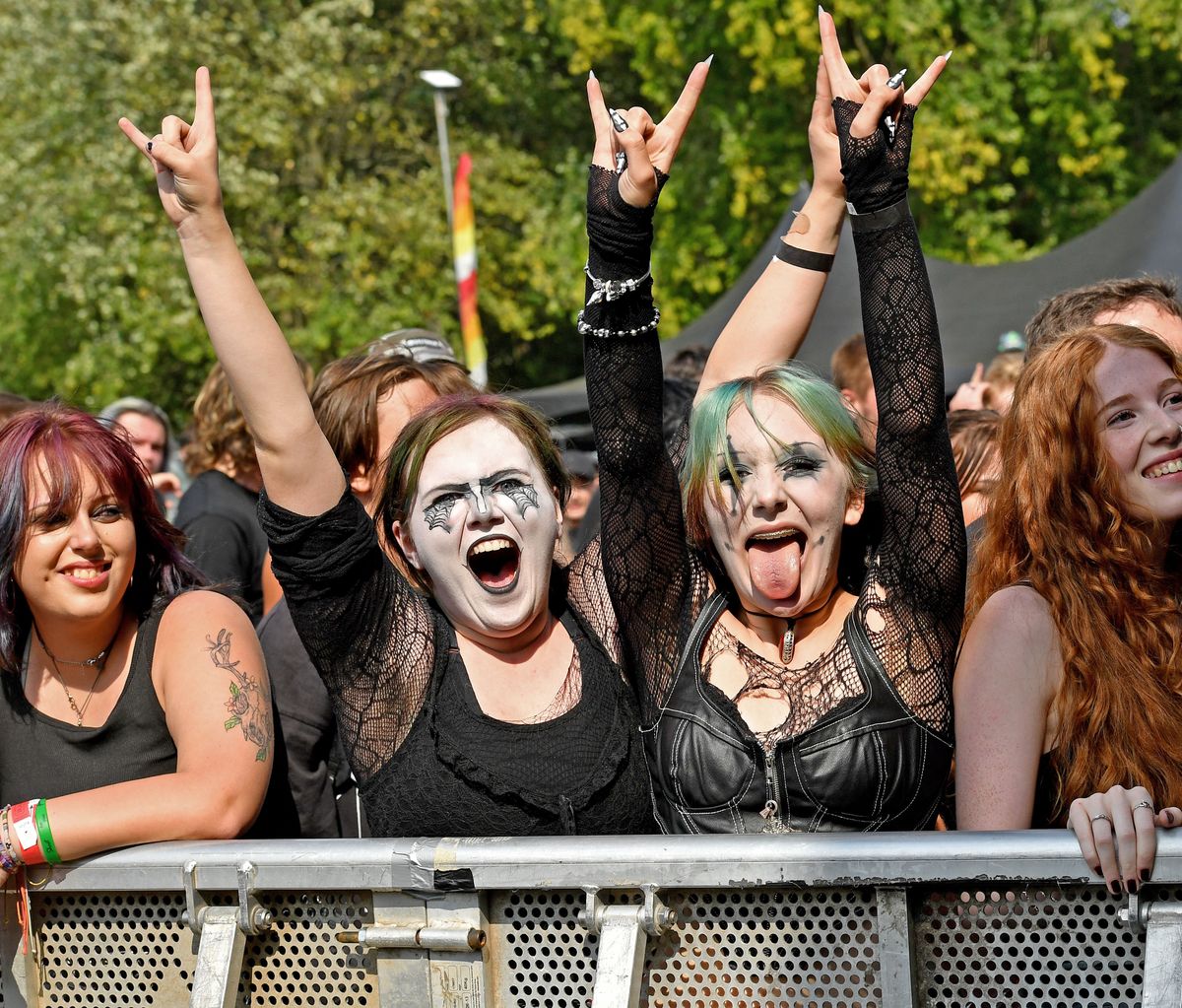 More than 7,000 music fans attend the 10th WV1Fest Tribute Festival in West Park Wolverhampton