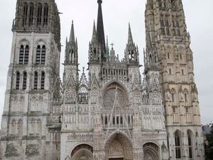Supporting image for story: Fire in spire of medieval cathedral in French city of Rouen under control
