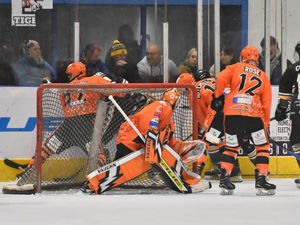 Supporting image for story: Four in a row for in-form Telford Tigers