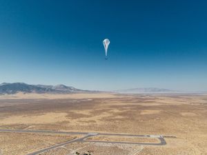 Supporting image for story: Internet signal-carrying balloons begin service in Kenya