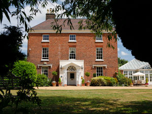 Supporting image for story: Telford hotel named Best Wedding Venue for historic building in West Midlands