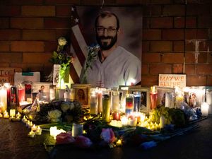 Supporting image for story: US Justice Department opens federal civil rights probe into death of Alex Pretti