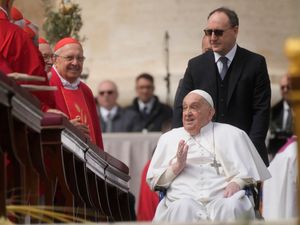 Supporting image for story: Convalescing Pope wishes faithful well in Palm Sunday appearance