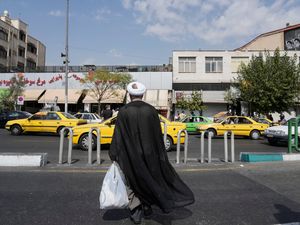Supporting image for story: Iran considers response to reimposed UN sanctions