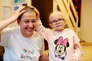 Dulcie gives her mum's freshly shaved head the seal of approval