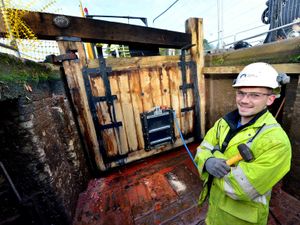 Supporting image for story: Shropshire canal locks get winter overhaul - with video and pictures

