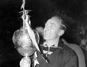 Supporting image for story: Billy Wright: A class act on and off the field of play