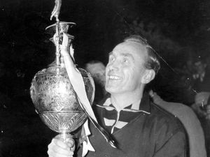 Supporting image for story: Billy Wright: A class act on and off the field of play