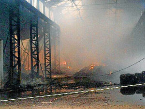 Supporting image for story: Kidderminster recycling firm will burn all week say fire chiefs