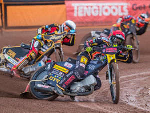 Supporting image for story: Freddie’s out to end Robins’ run