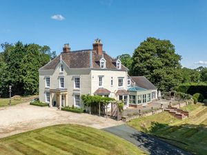 Supporting image for story: £200k price slash for recently renovated Georgian mansion near Shrewsbury