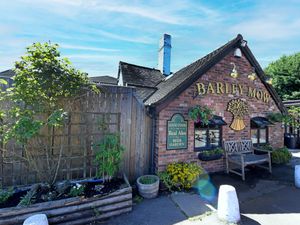 Supporting image for story: Popular pub near Wolverhampton forced to close because of water leak beneath golf course