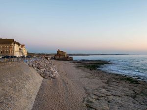 Supporting image for story: Eight migrants die trying to cross Channel overnight