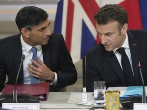 Supporting image for story: Sunak to hand France almost £500 million to tackle small boat crossings