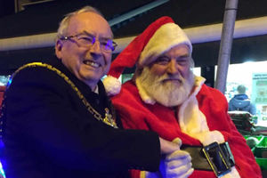 Look who it is! Mr Mayor meet Santa