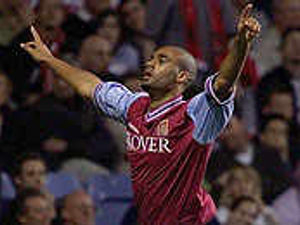 Supporting image for story: Moore signs deal at Harriers