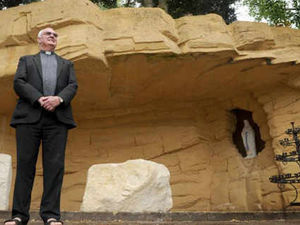 Supporting image for story: Hundreds to descend on church memorial