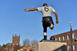 The Duncan Edwards statue in its new home