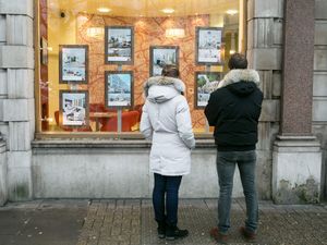 Supporting image for story: House prices increased by 2.5% in November despite Budget concerns