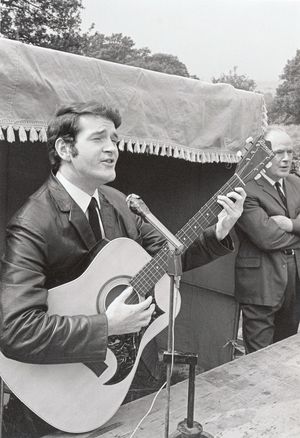 Singing at a Plaid Cymru fundraiser in 1968