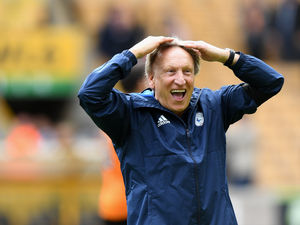 Supporting image for story: Neil Warnock: Me and Wolves boss Nuno are fine