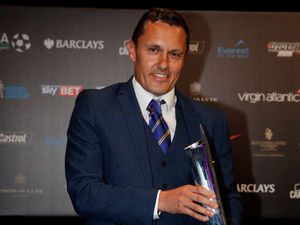 Supporting image for story: Shrewsbury boss Paul Hurst lands LMA League One manager of the season award