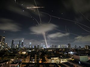 Supporting image for story: Israel-Iran war stretches into a second week without diplomatic breakthrough
