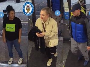 Supporting image for story: Police release images after bank card stolen during Willenhall home break-in