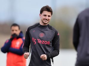 Mason Mount trains with Manchester United