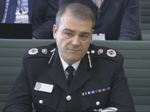 Supporting image for story: One in ten 101 calls go unanswered leaving people to hang up