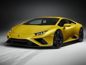 Supporting image for story: Lamborghini introduces rear-driven Huracan Evo variant