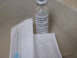 Supporting image for story: Pfizer and AstraZeneca vaccines ‘are safe to use as booster shots’