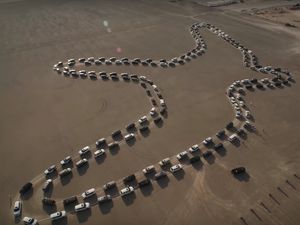 Supporting image for story: Nissan Patrols to a third Guinness World Record