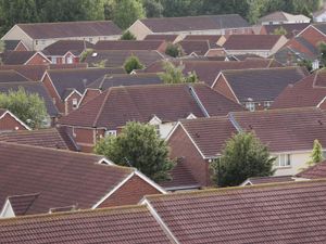 Supporting image for story: Average UK house price fell by £794 in September, says Halifax