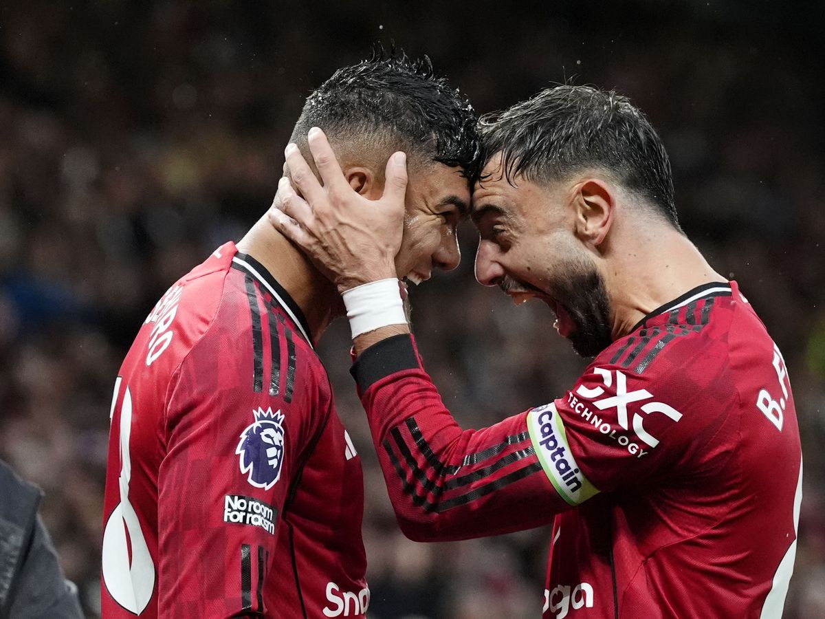 Manchester United hold on for overdue win as Chelsea rue Robert Sanchez red card