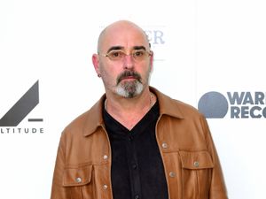 Supporting image for story: Former Oasis guitarist Bonehead says his tonsil cancer has ‘gone’