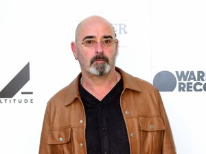 Supporting image for story: Former Oasis guitarist Bonehead says his tonsil cancer has ‘gone’