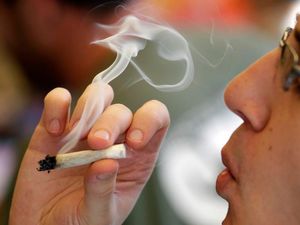 Supporting image for story: There are more deadly car crashes on unofficial weed holiday 4/20 than usual in the US